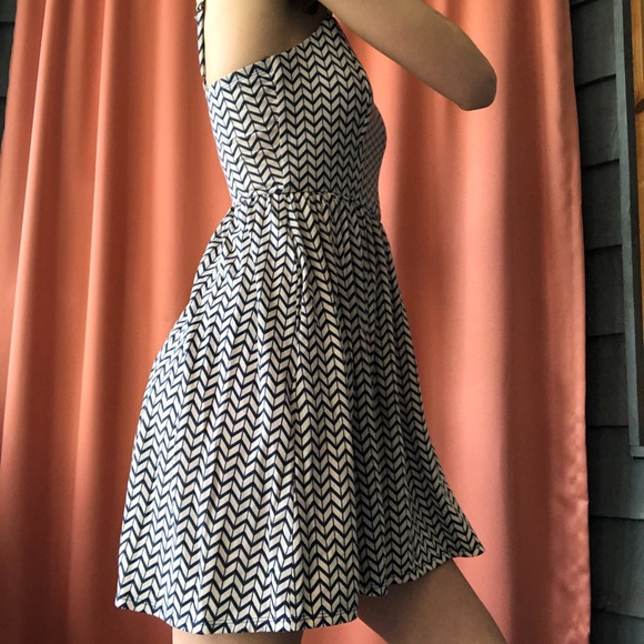 comfy casual chevron patterned dress - Picture 2 of 3